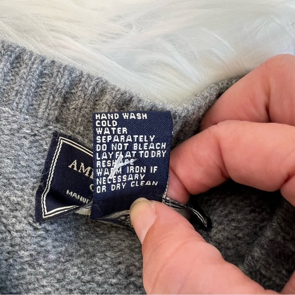 American Eagle 100% Lambswool Vintage Sweater Vest - Picture 5 of 6